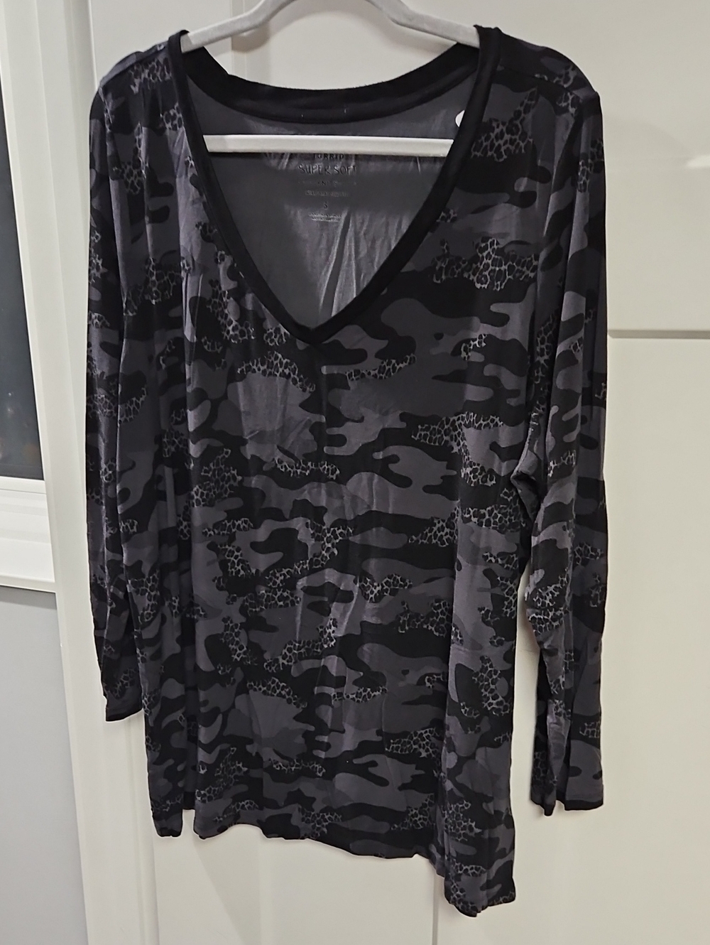 torrid Black and Gray Camo V-Neck Long Sleeve Top